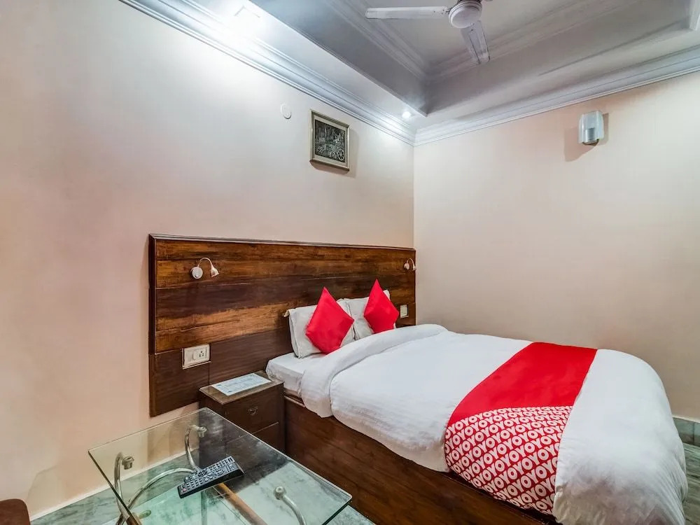 Oyo 24171 Hotel Meridian