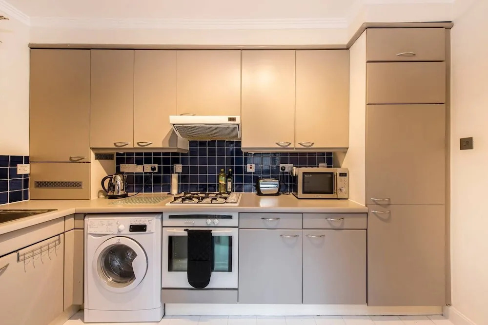2 bed With Roof Terrace & car Space-2 Mins to Tube
