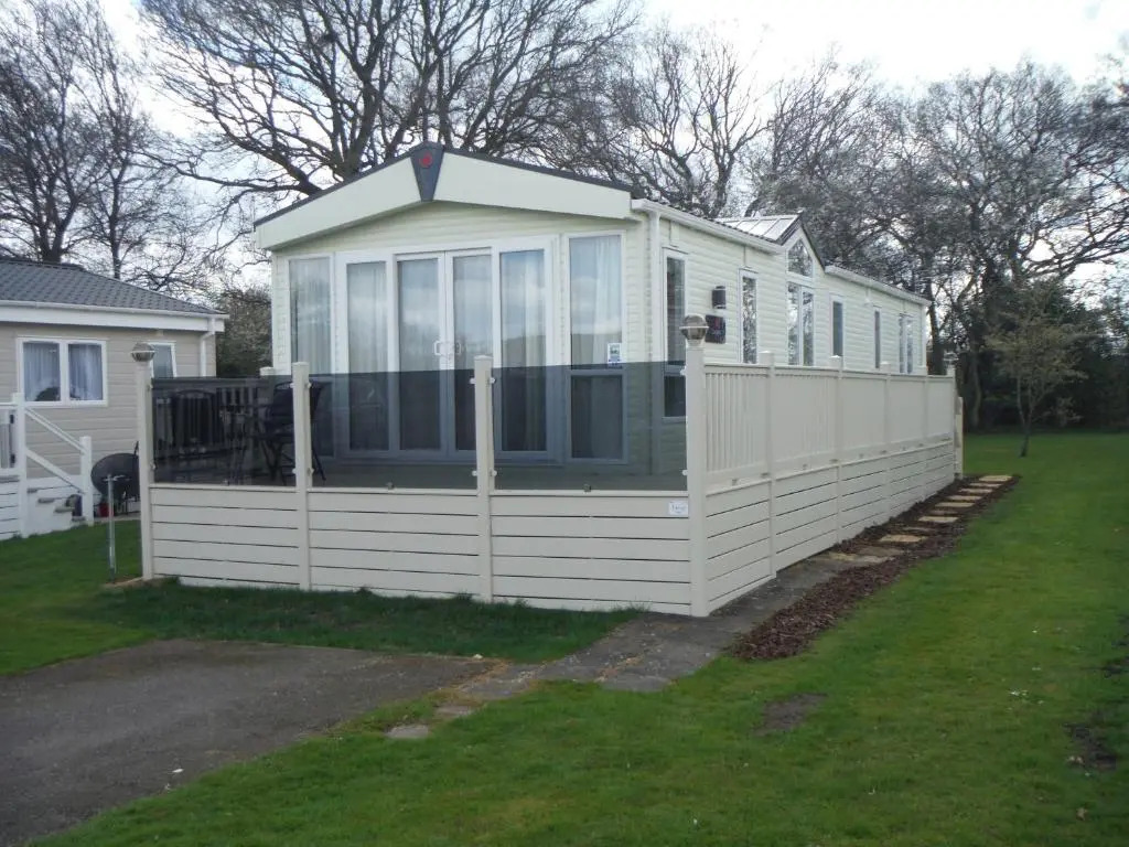 4 Berth Luxury Mini Lodge