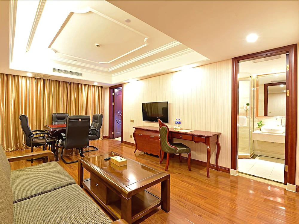 Vienna Hotel Shanghai PVG Heqing