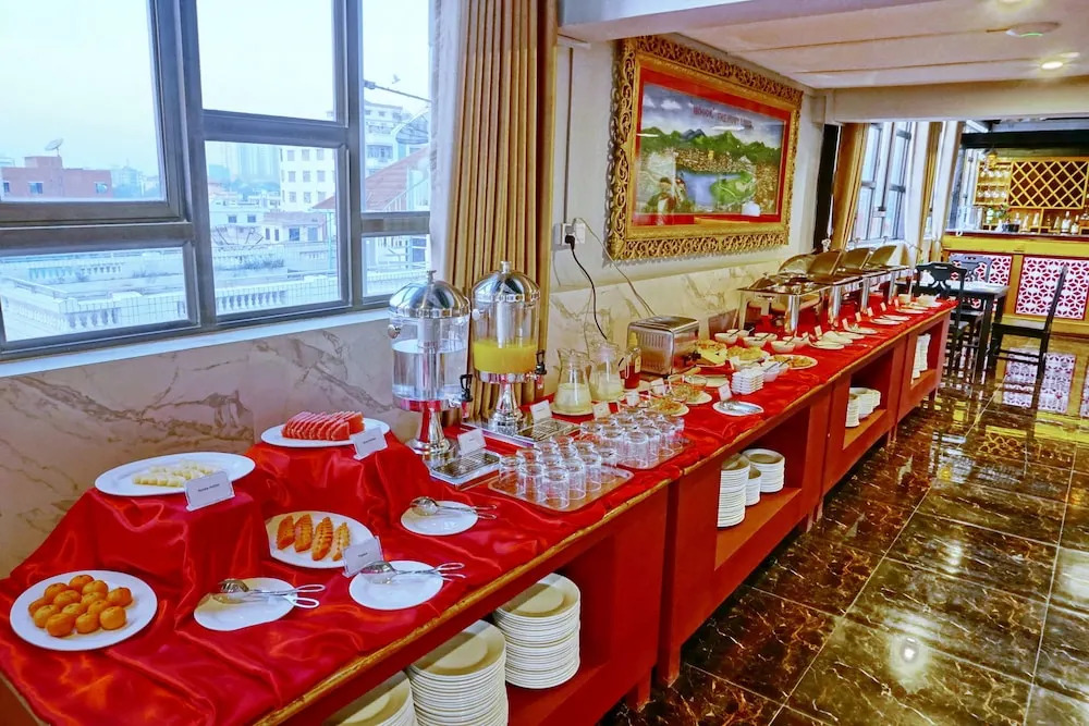 Royal Ruby Hotel