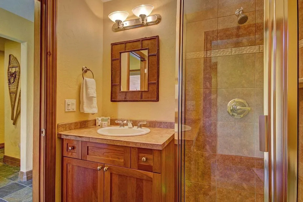 Highland Greens Linden 3 Br townhouse by RedAwning