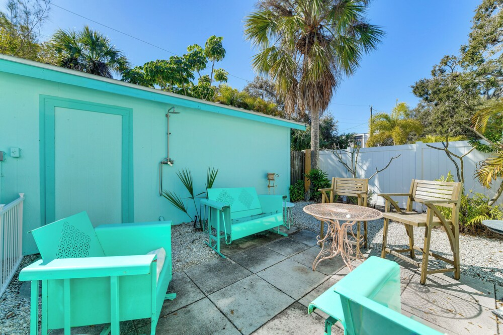'vintage Mermaid Cottage' 4 Mi to Siesta Key Beach