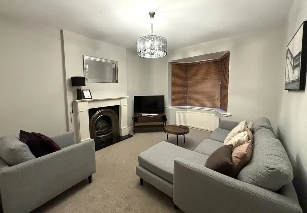 Large Home near city centre, UOB & QE hospital