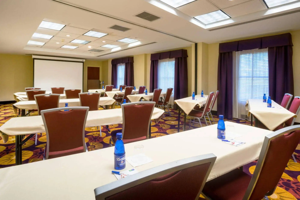 Comfort Suites near Birkdale Village- Huntersville