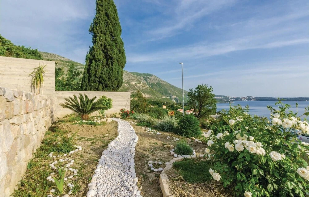 Stunning Home In Plat