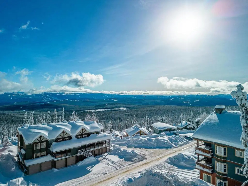 Grizzly Ridge Getaway Brand New, Hot Tub, Sleeps 11