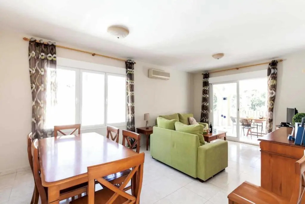 3383 Villa Encina