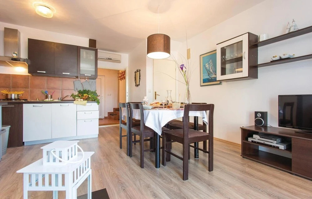 Beautiful Apartment In Klimno With Wifi