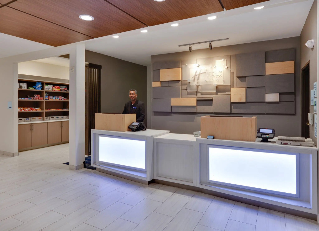 Holiday Inn Express & Suites Dallas - Duncanville by IHG