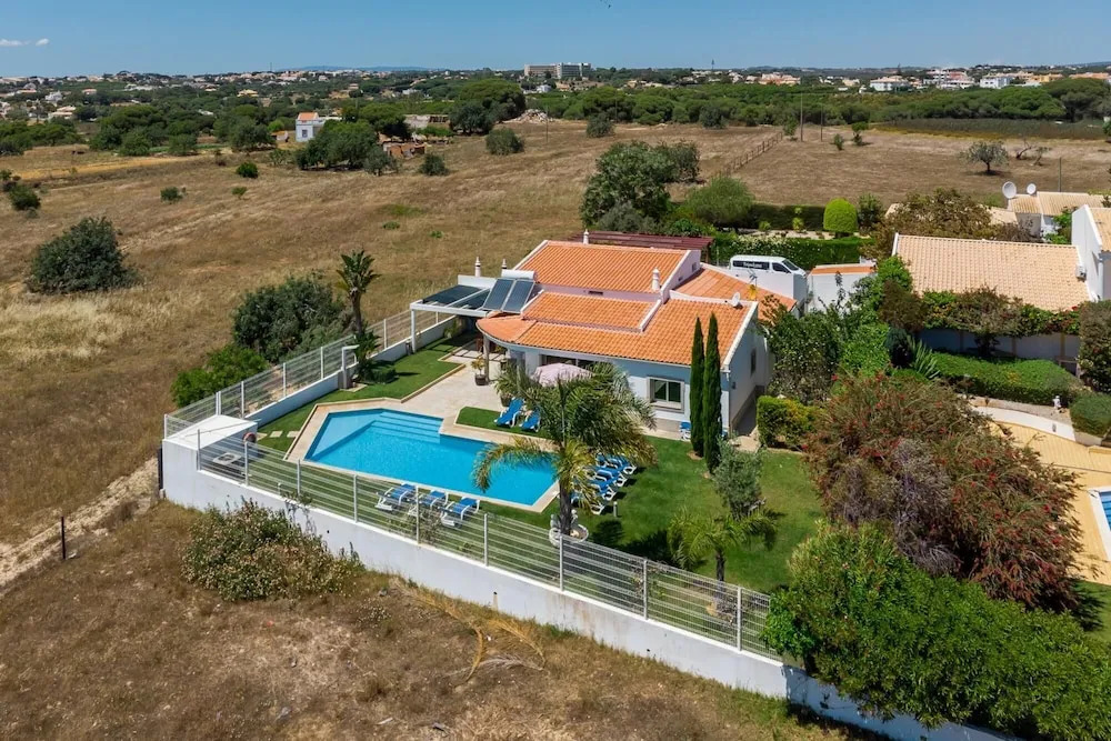 Maria in Albufeira With 6 Bedrooms and 5 Bathrooms