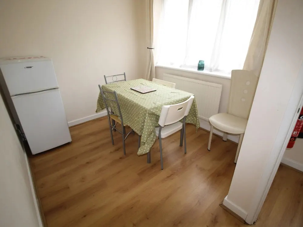 Tongwynlais Cottage by Cardiff Holiday Homes