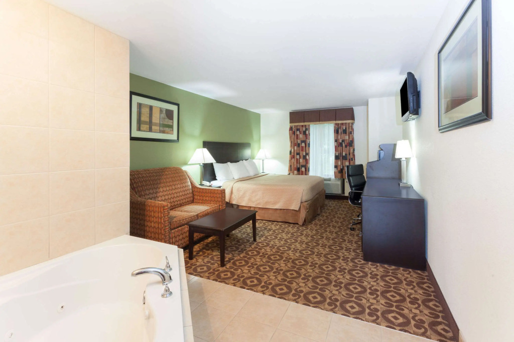 Super 8 by Wyndham Decatur/Dntn/Atlanta Area