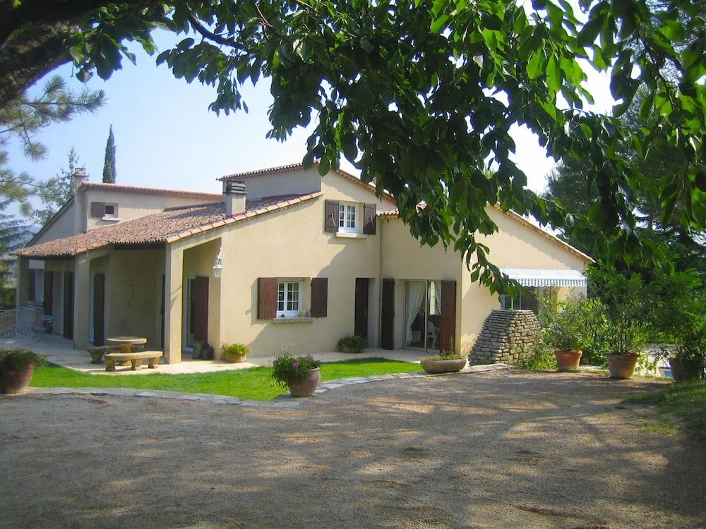 Attractive Holiday Home in C reste with Pool