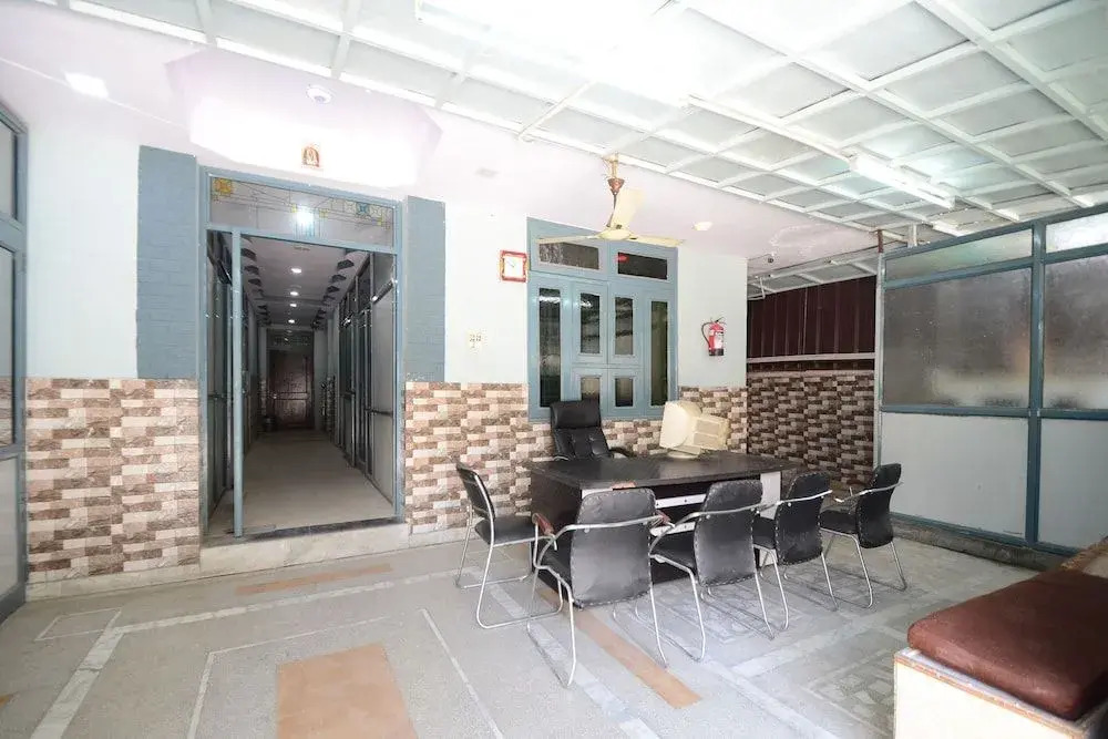 Oyo 28677 Hotel Jeevisha Inn