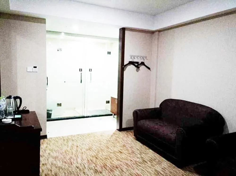 Fuyang Yazun Jindu Hotel