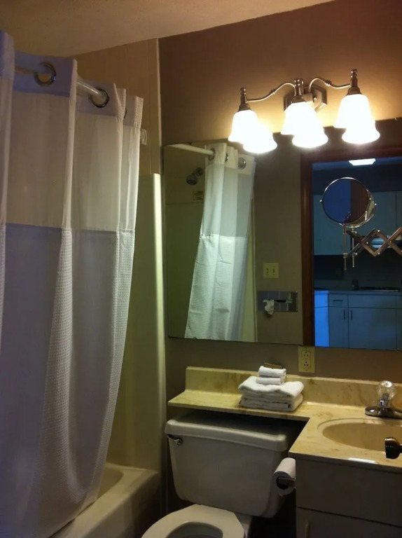 East Street Inn & Suites
