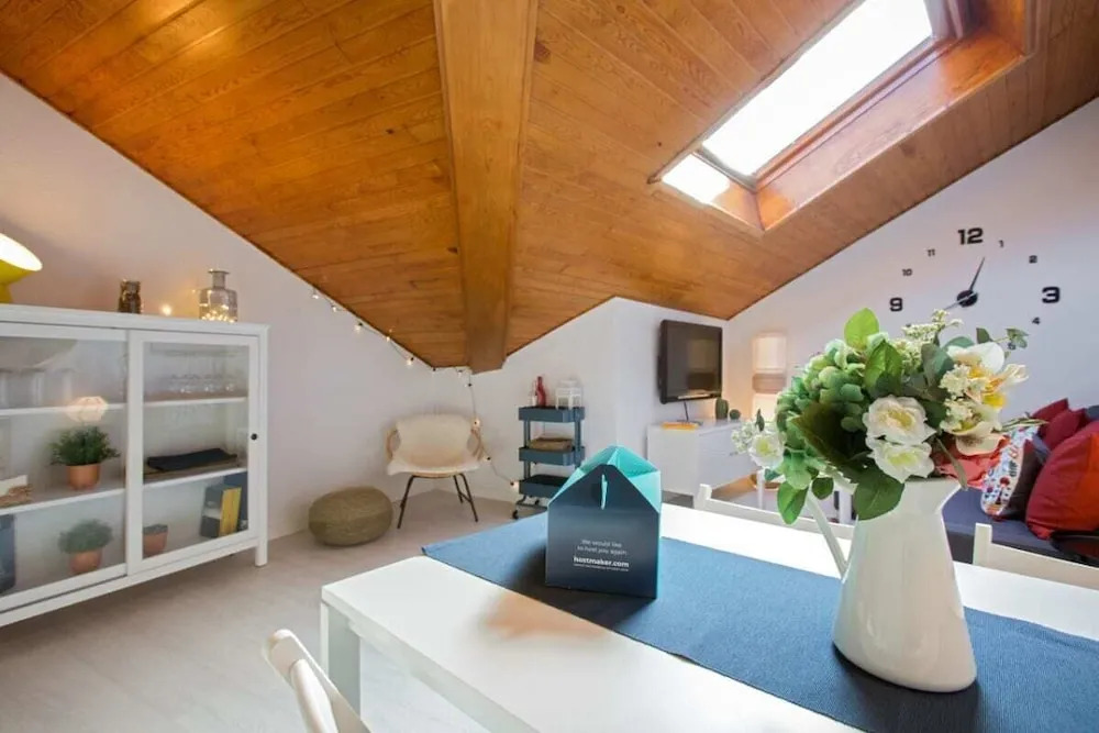Lovely and chic 1 Bedroom Apt next to Puerta del Sol