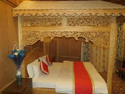 Khan Palace Group of Houseboats
