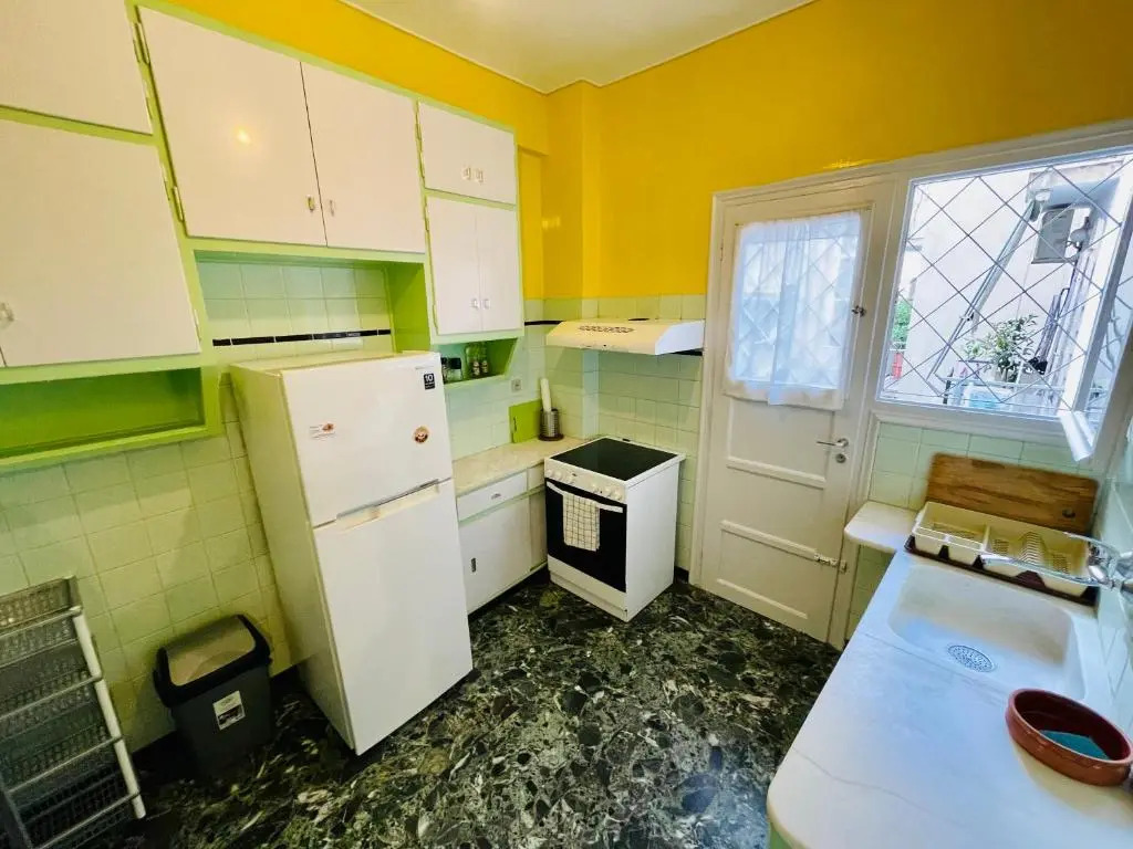 70m2 apartment 4 mins from Athens central station!