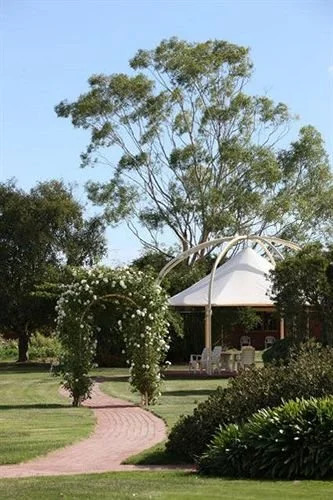 Chardonnay Lodge
