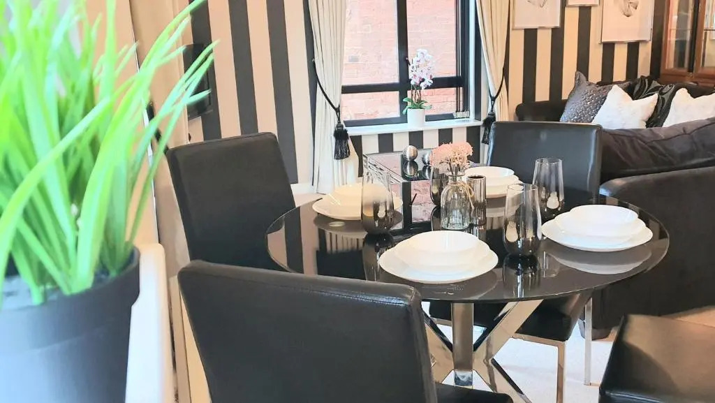MELTON COURT APARTMENTS 2x 2bed2bath