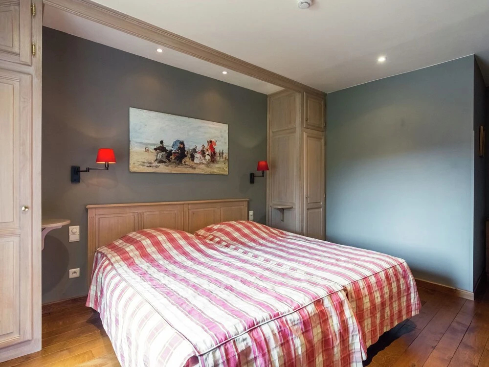 Vintage Holiday Home With Swimming Pool In Saint-Hubert