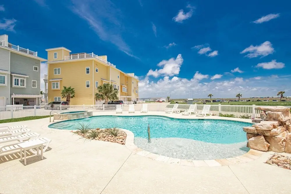 Casa De Playa Del Rey Imc4 3 Bedroom Condo by Redawning