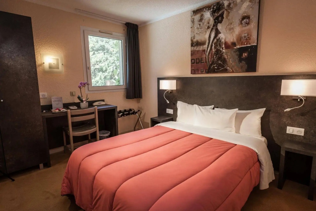 LOGIS Hôtel Restaurant Le Clos Fleuri