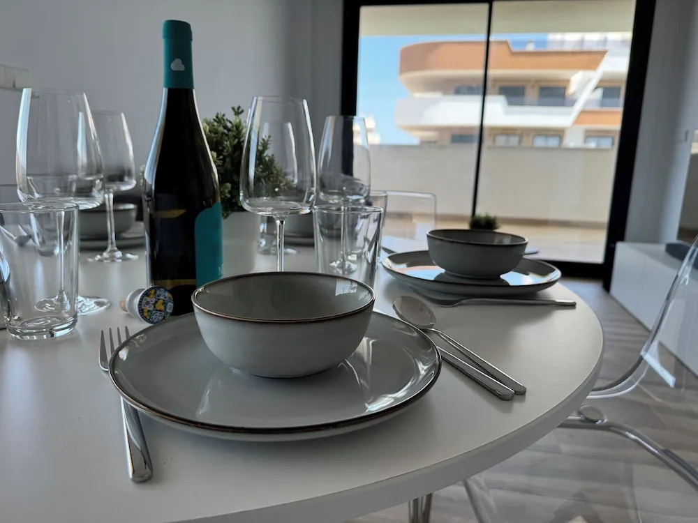 Luxurious 2-bedroom Apartment in Arenals del Sol With Pool and Sea Views