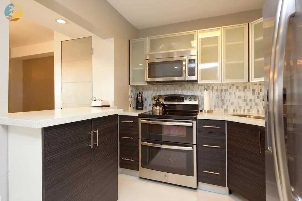 Alexander 1404 - 2 Br Apts
