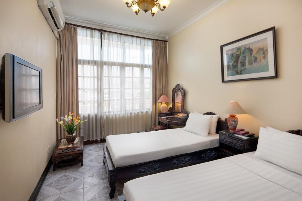 Lucky  Hotel