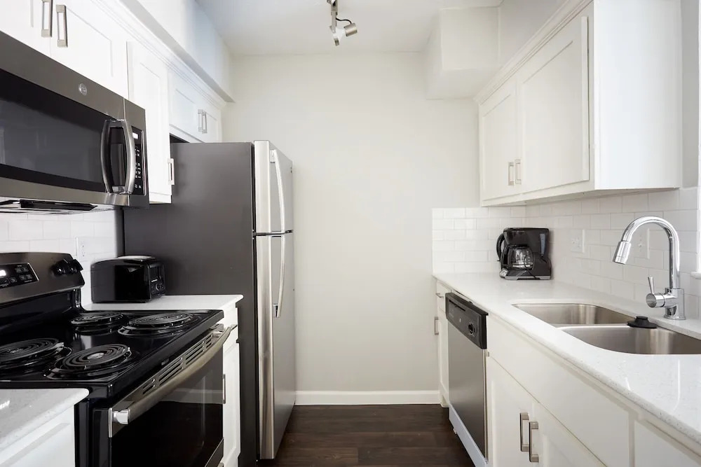 Deluxe Braeswood Place Suites by Sonder