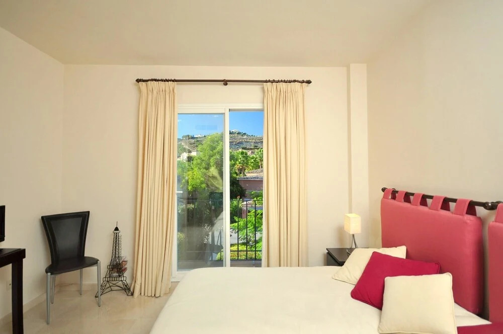 Apartment With 2 Bedrooms in Benahavís, With Wonderful Mountain View,