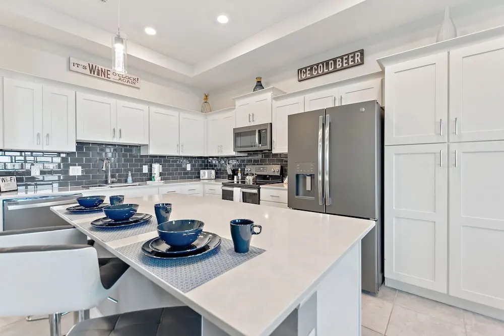 2bd Top Floor Condo Overlooking Pool by Shine Villas