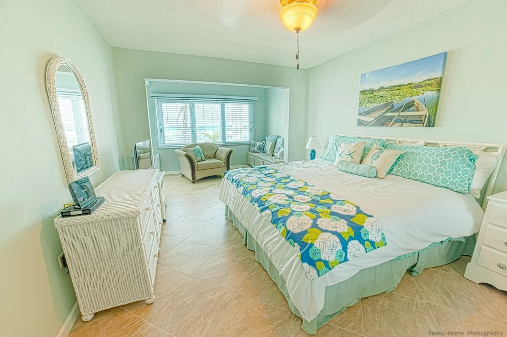 Gorgeous Ocean Views! Welcome to Bella Breeze! BeachFront 2BR 2BA