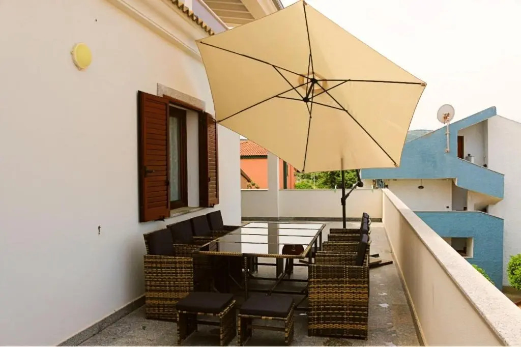 Appartamento con grande terrazza VISTA MARE