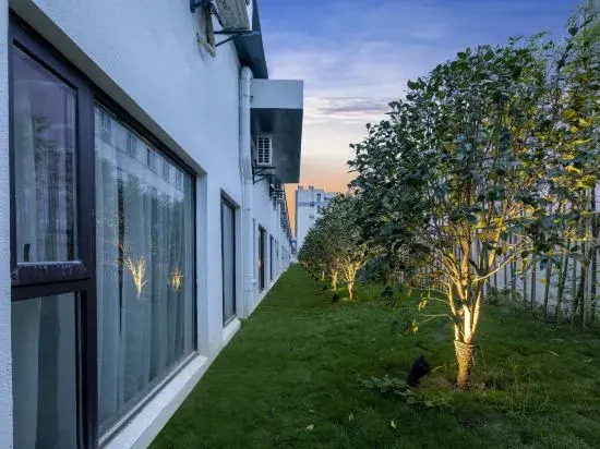 Morland Hotel (Ningbo Chunxiao Ten thousand beach )