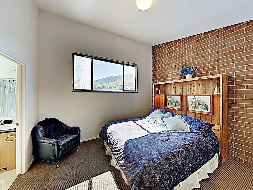 New Listing! Townhome W/ Sauna: Walk To Lifts 3 Bedroom Townhouse