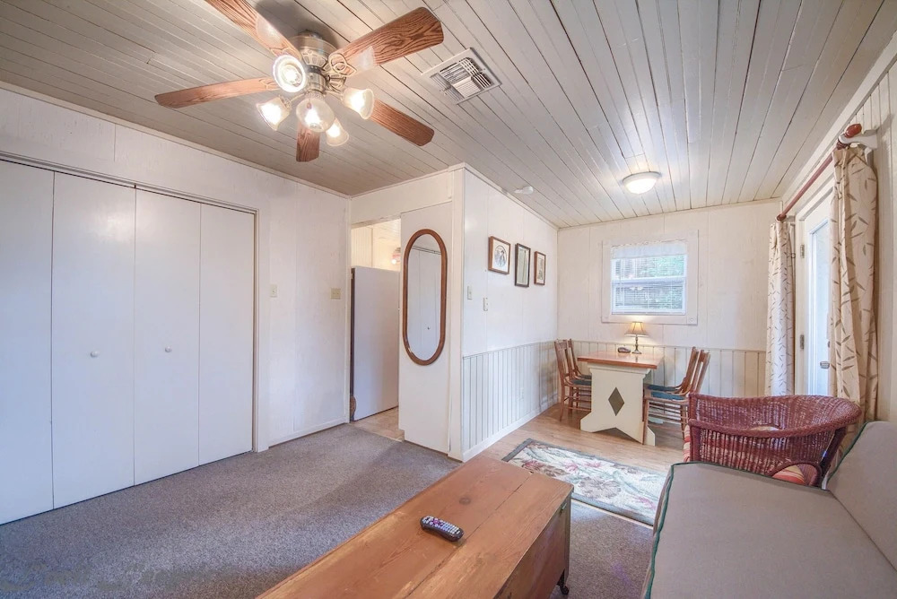 Carl Bellmer TS 360 - 2 Br Home