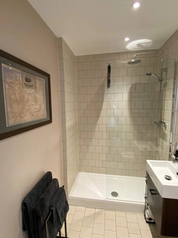 Tasteful 2BD Flat W/open Plan Living - Blackheath!