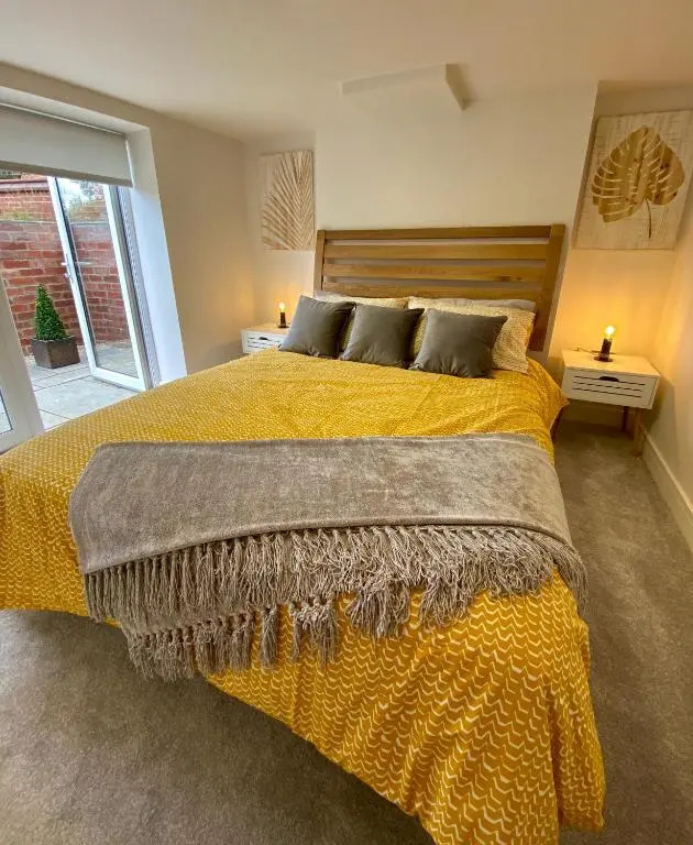 Coppergate Mews Apt 1 Stylish 2 bed 2 bath apartment private entrance Doncaster