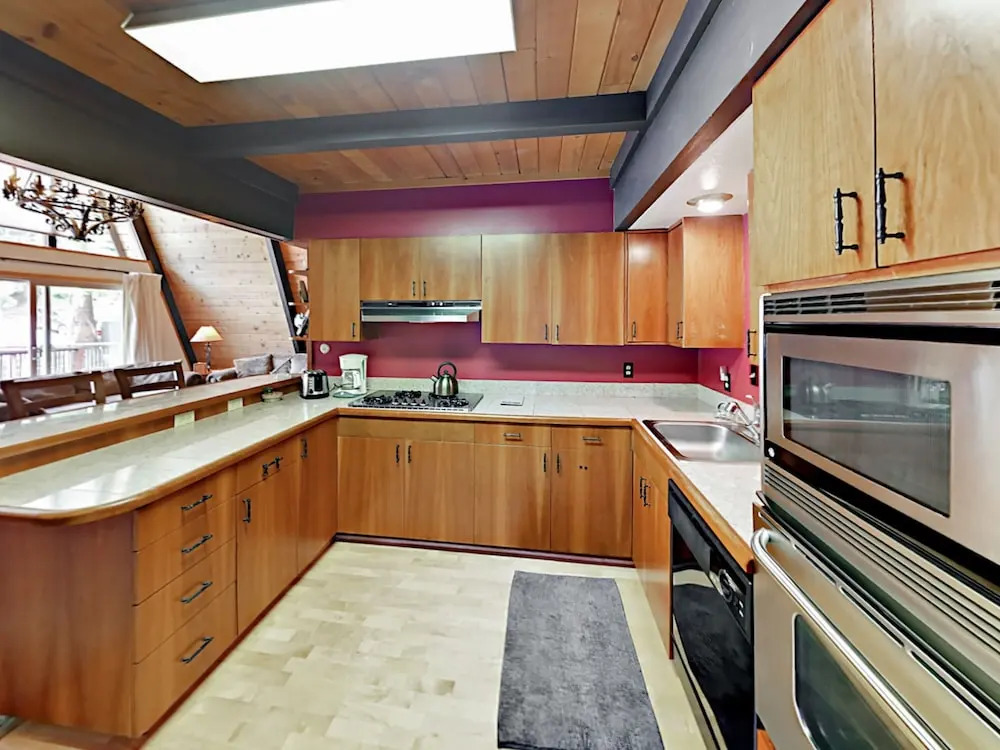 3br Gem, Walk To Tahoe House Bakery 3 Bedroom Cabin