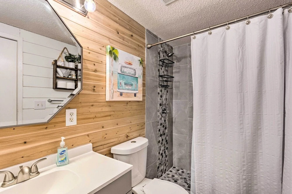 Chic Fort Walton Condo ~ 2 Blocks to Beach!