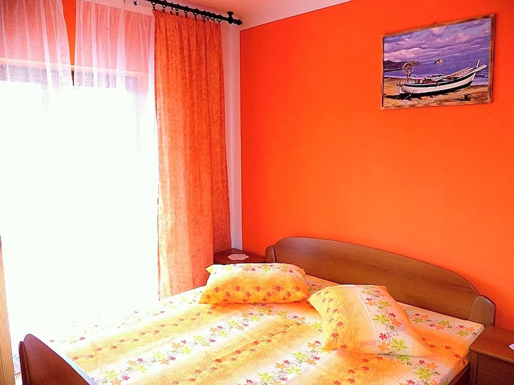 Beautiful Apartment With Balcony on Island Rab