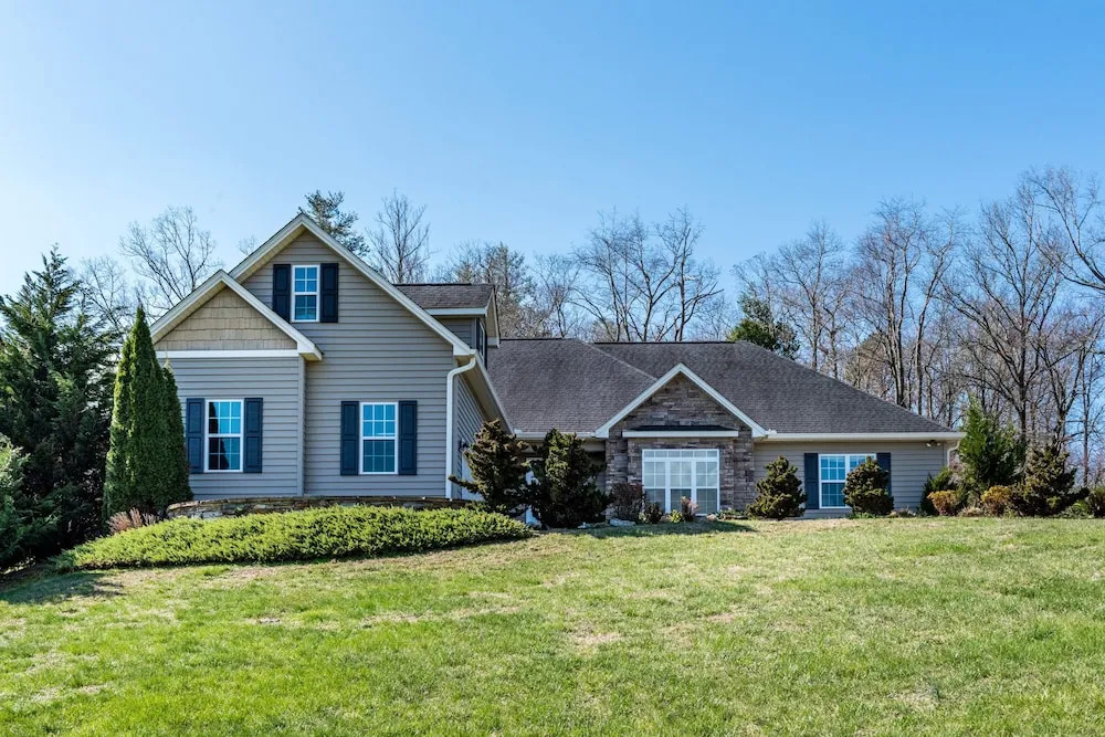 40 Charles Marlowe Drive Home 4 Bedrooms 3 Bathrooms Home