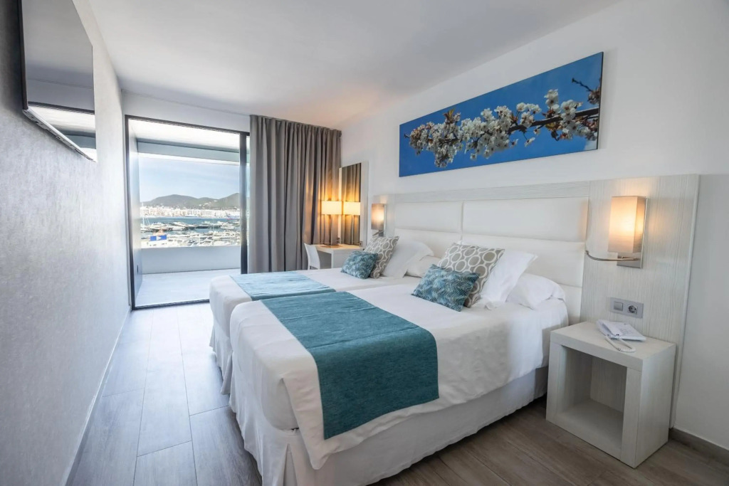 Отель Ibiza Corso