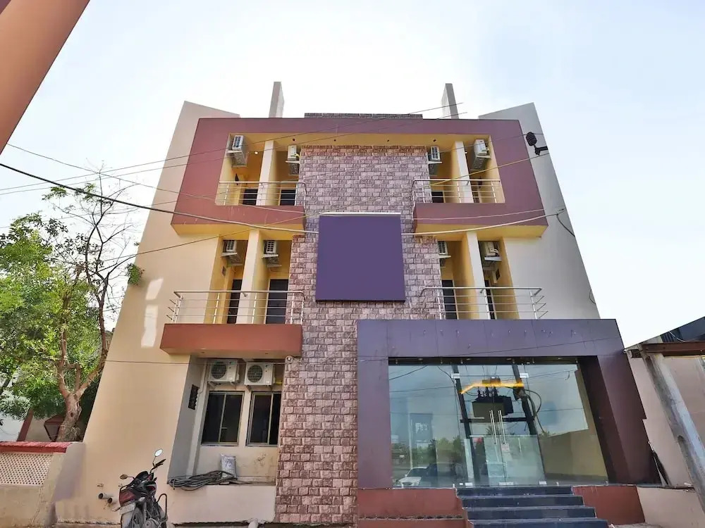 Daksh Hotel & Resort by OYO Rooms