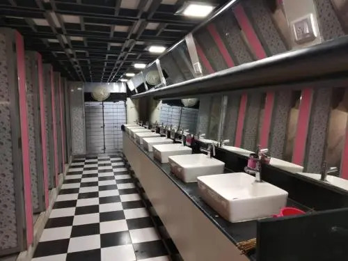 Abuzz Hostel Parel