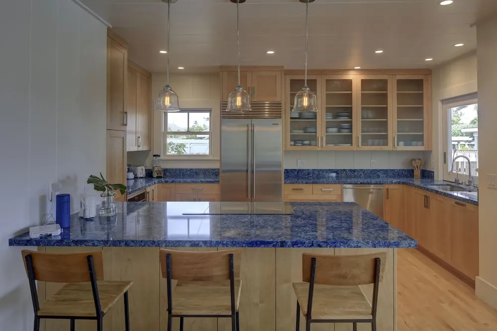 Gorgeous Renovated 1937 Plantation Style Beach House 50 Steps to the Center of the Beach home